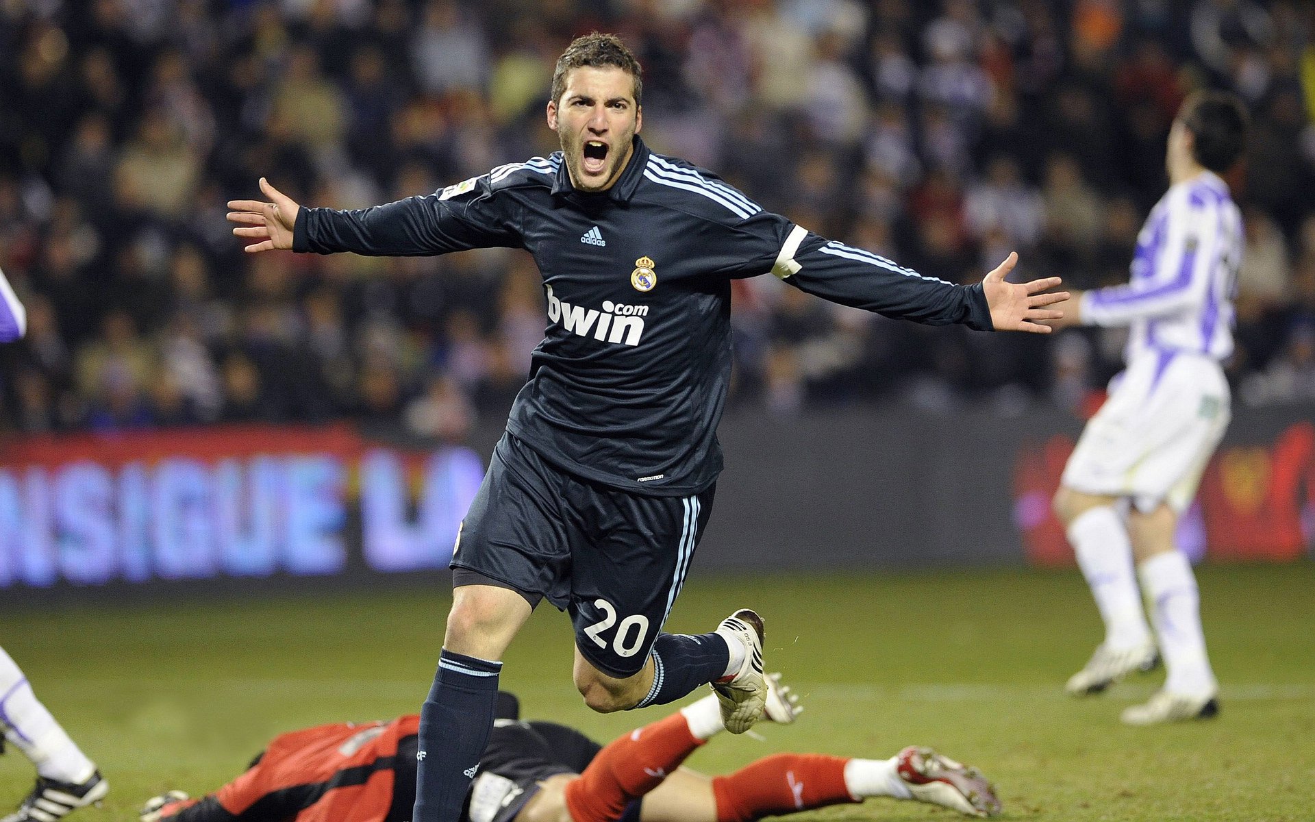 曼联在主场大胜，提升争冠信心