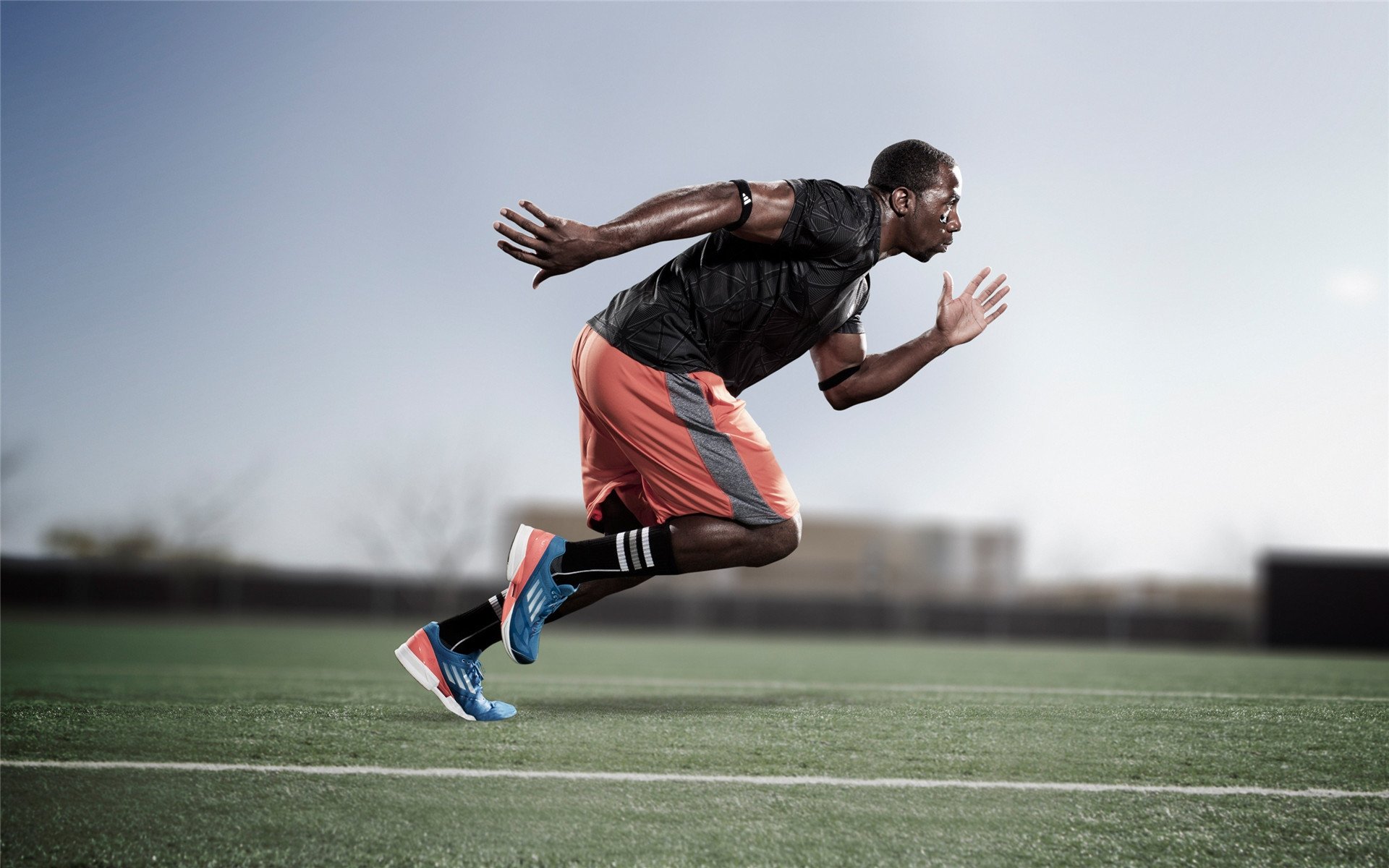 Jiu You-绿色环保足球装备多渠道推广，推动行业绿色转型，绿色足球队徽